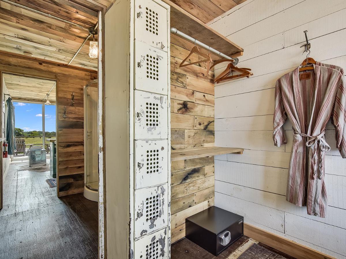 Flophouze Shipping Container Hotel Round Top Ngoại thất bức ảnh