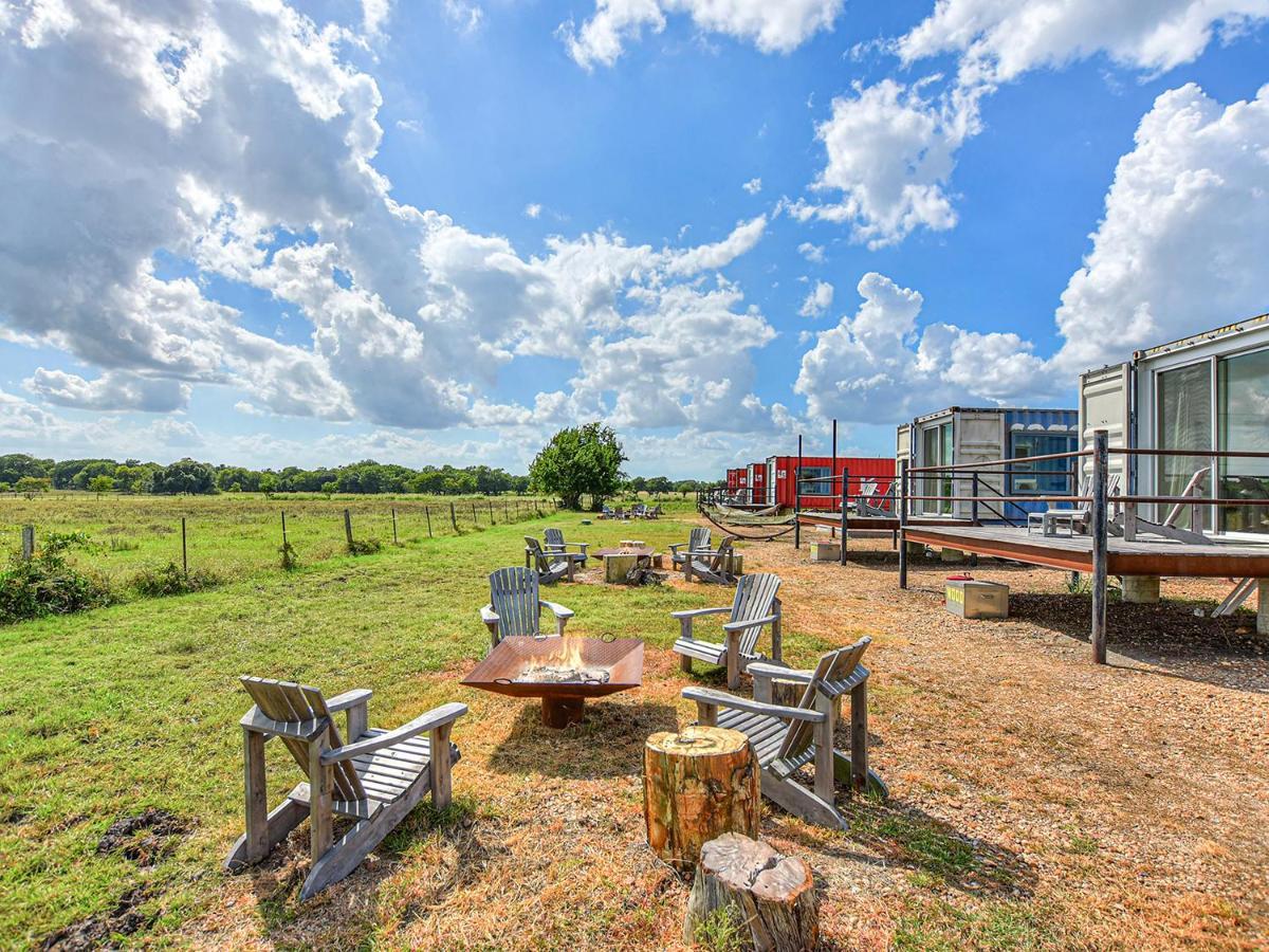 Flophouze Shipping Container Hotel Round Top Ngoại thất bức ảnh