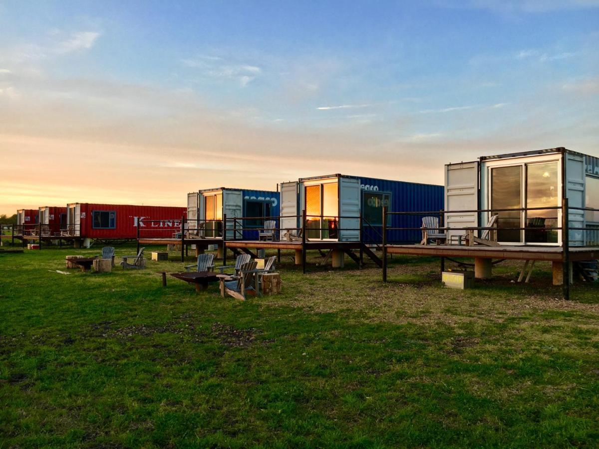 Flophouze Shipping Container Hotel Round Top Ngoại thất bức ảnh