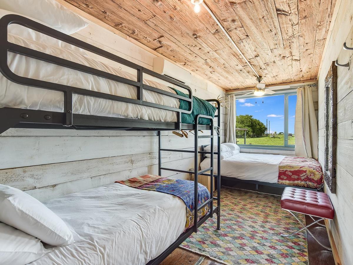Flophouze Shipping Container Hotel Round Top Ngoại thất bức ảnh