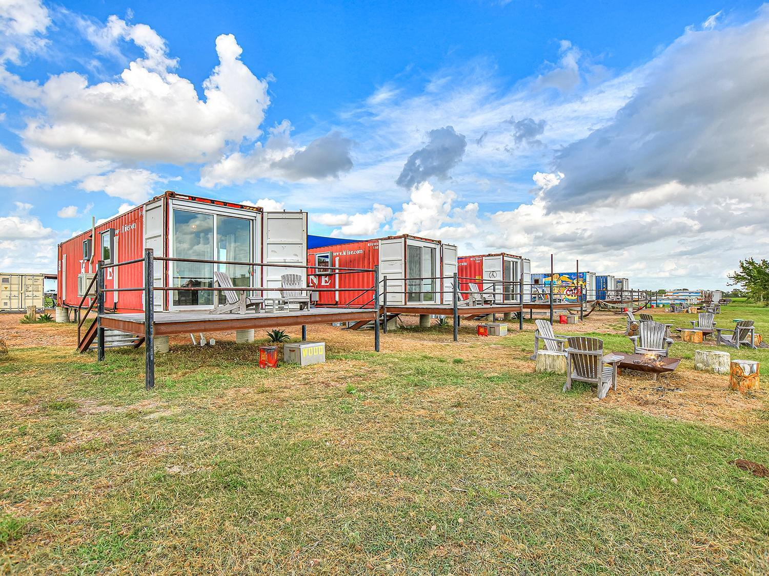 Flophouze Shipping Container Hotel Round Top Ngoại thất bức ảnh
