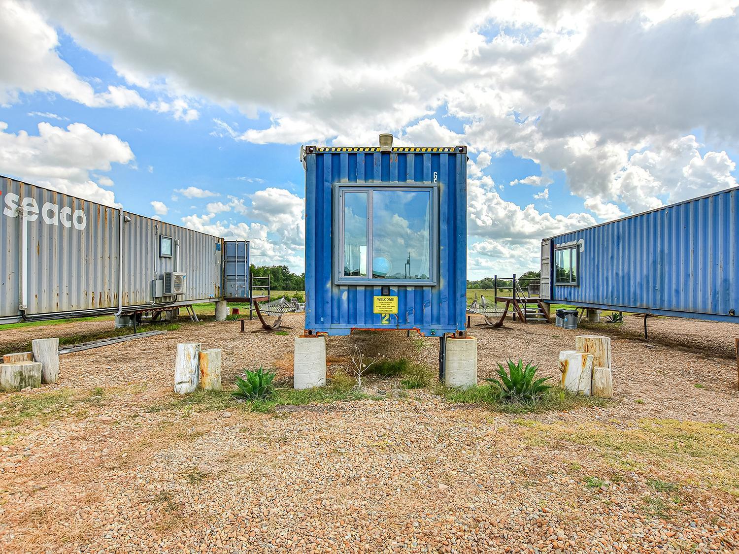 Flophouze Shipping Container Hotel Round Top Ngoại thất bức ảnh