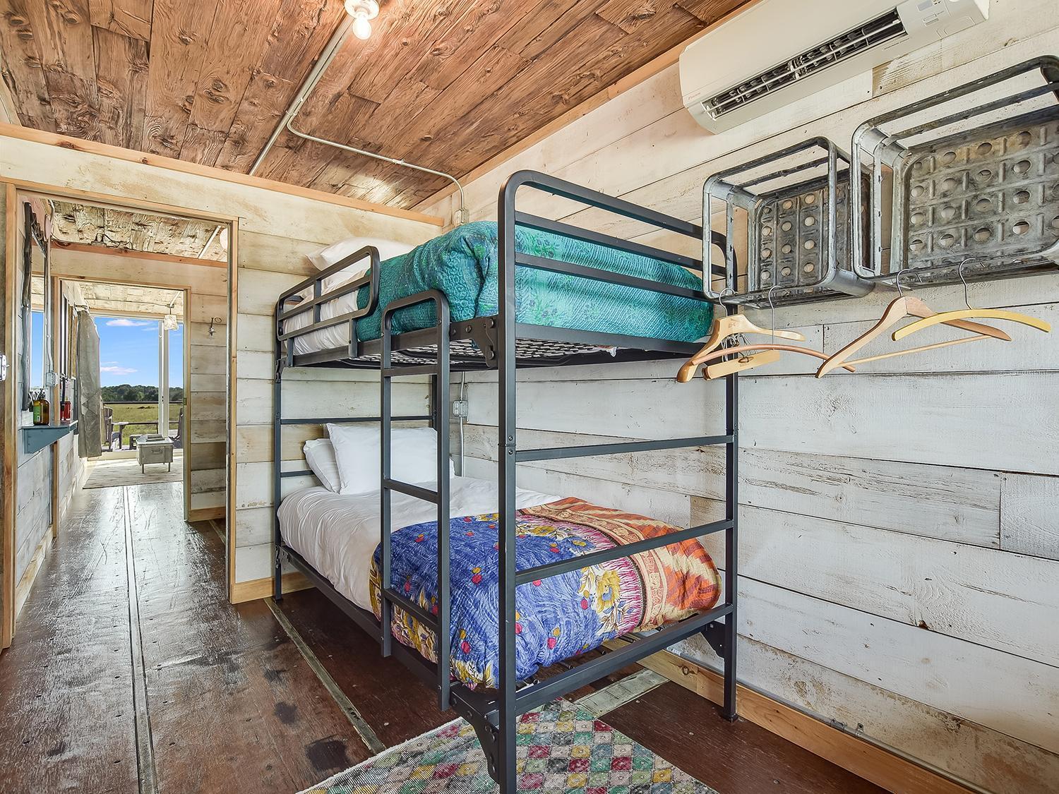 Flophouze Shipping Container Hotel Round Top Ngoại thất bức ảnh