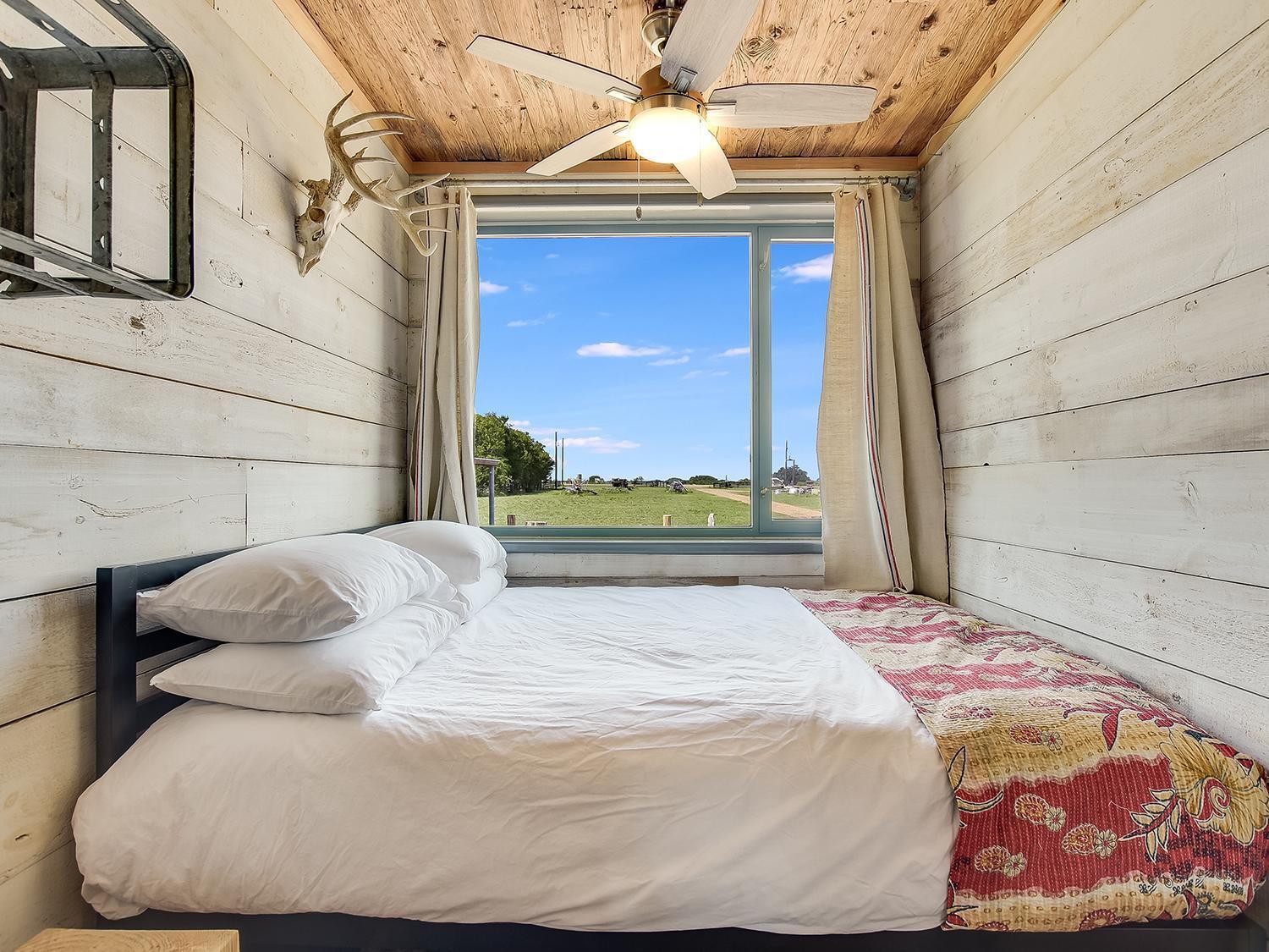 Flophouze Shipping Container Hotel Round Top Phòng bức ảnh